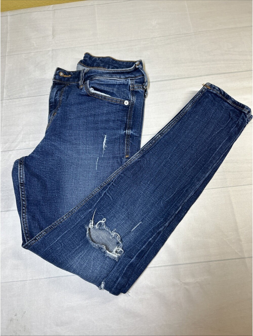 Old Navy Rockstar Womens 6 Distressed Skinny Jeans Ripped Knee Stretch Midrise